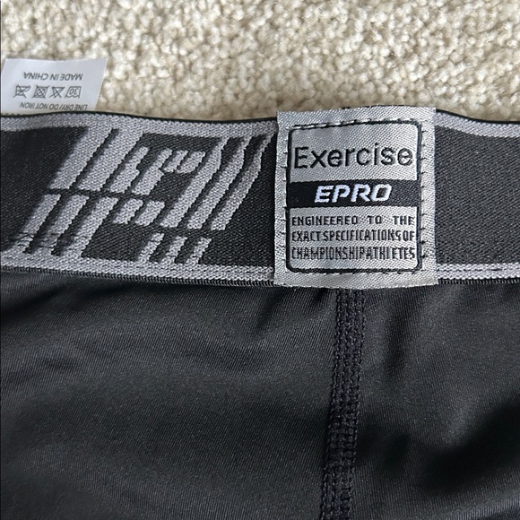 Base Layer/compression Pants - Picture 4 of 5